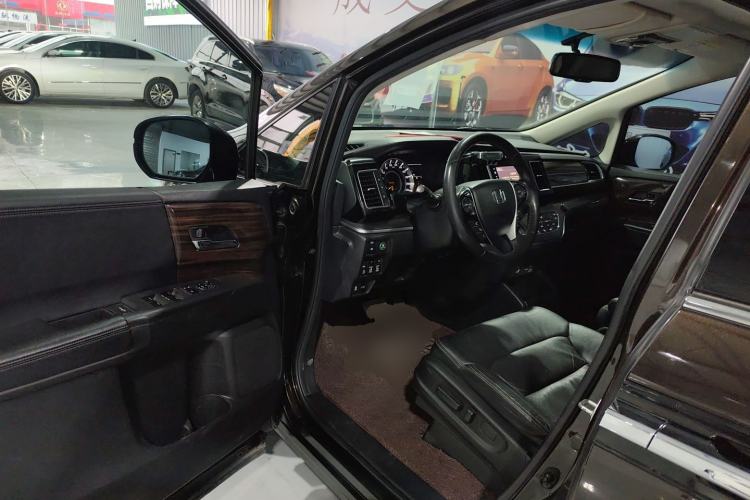 Used Honda Elysion 2016 2.4L Luxury Edition Driver Seat
