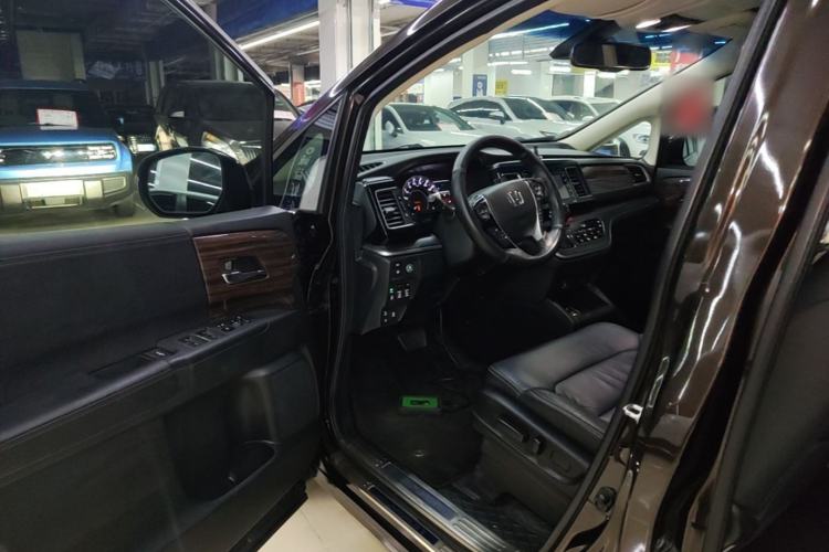 Used Honda Elysion 2016 2.4L Supreme Edition Driver Seat