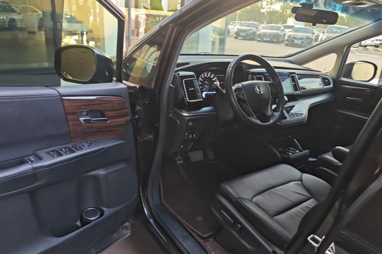 Used Honda Elysion 2016 2.4L Style Edition Driver Seat