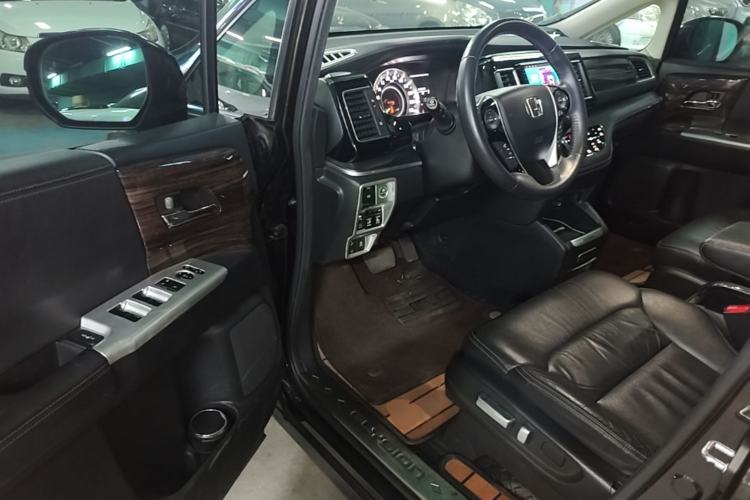 Used Honda Elysion 2016 2.4L Supreme Edition Driver Seat