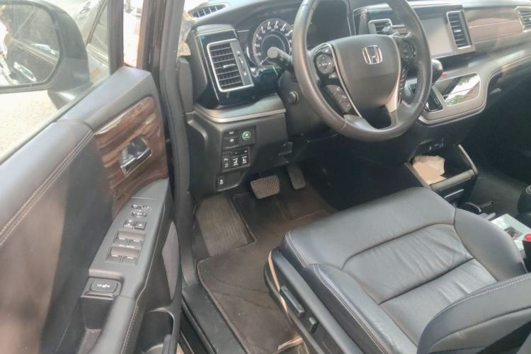 Used Honda Elysion 2016 2.4L Luxury Edition Driver Seat
