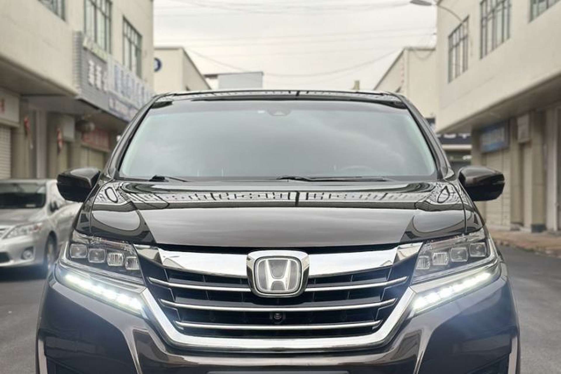 Used Honda Elysion 2016 2.4L Supreme Edition Exterior 3