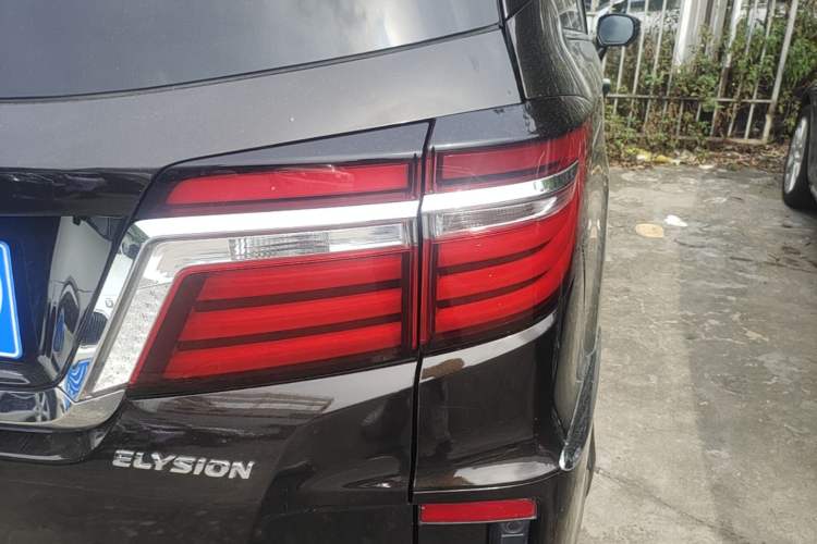Used Honda Elysion 2016 2.4L Luxury Edition Exterior 3