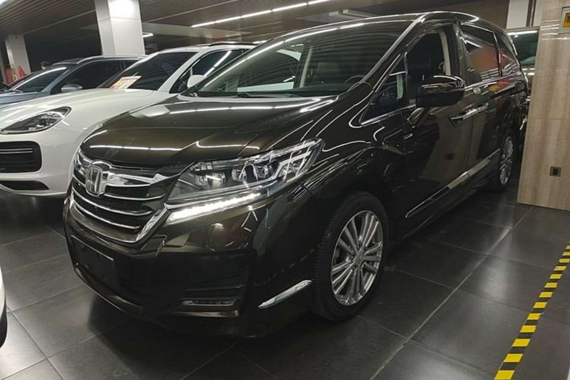 Used Honda Elysion 2016 2.4L Supreme Edition Front Left 45 Deg