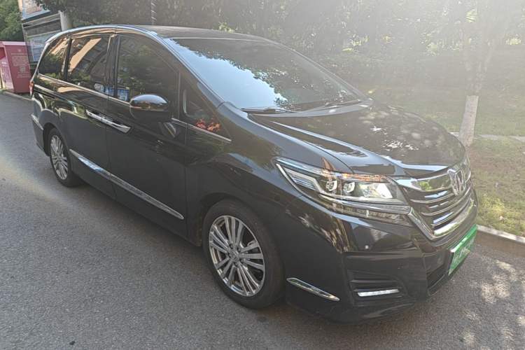 Used Honda Elysion 2016 2.4L Style Edition Front Right 45 Deg