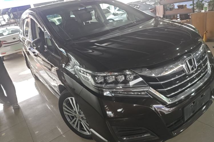 Used Honda Elysion 2016 2.4L Luxury Edition Front Right 45 Deg