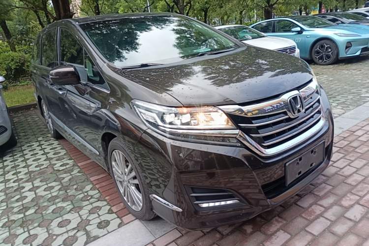 Used Honda Elysion 2016 2.4L Style Edition Front Right 45 Deg