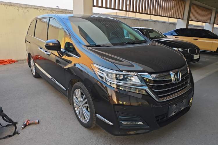 Used Honda Elysion 2016 2.4L Style Edition Front Right 45 Deg