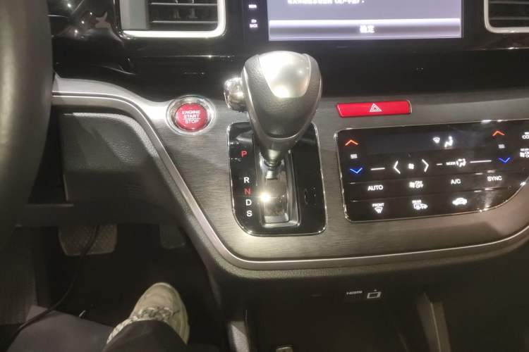 Used Honda Elysion 2016 2.4L Luxury Edition Gear Lever