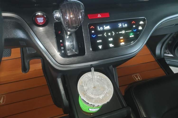 Used Honda Elysion 2016 2.4L Luxury Edition Gear Lever