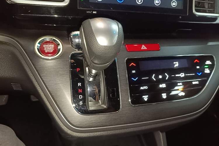 Used Honda Elysion 2016 2.4L Style Edition Gear Lever