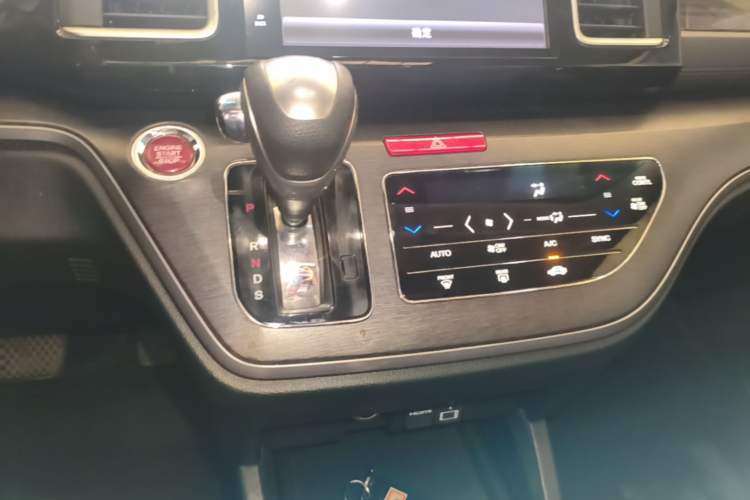 Used Honda Elysion 2016 2.4L Style Edition Gear Lever