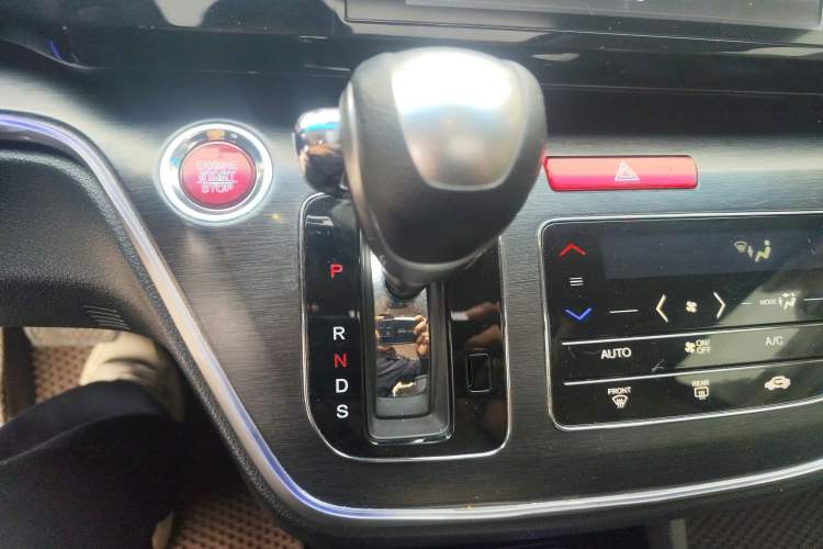 Used Honda Elysion 2016 2.4L Style Edition Gear Lever