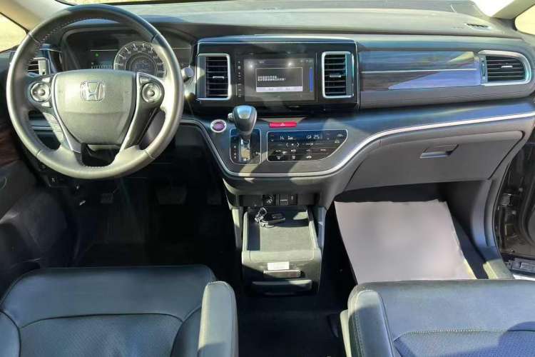 Used Honda Elysion 2016 2.4L Comfort Edition Interior 1