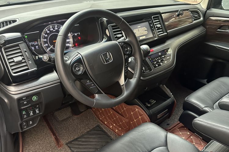 Used Honda Elysion 2016 2.4L Supreme Edition Interior 11