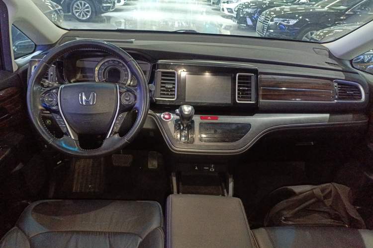 Used Honda Elysion 2016 2.4L Luxury Edition Interior 2