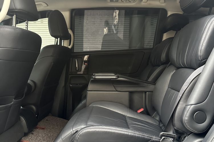 Used Honda Elysion 2016 2.4L Supreme Edition Interior 2
