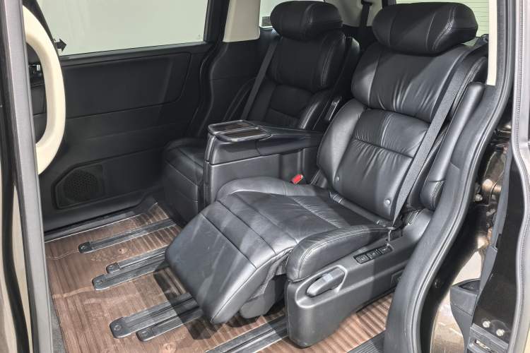 Used Honda Elysion 2016 2.4L Luxury Edition Interior 2