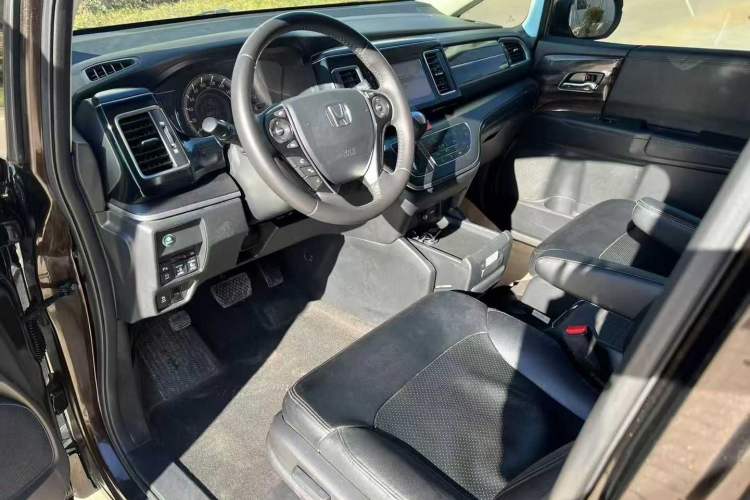 Used Honda Elysion 2016 2.4L Comfort Edition Interior 2