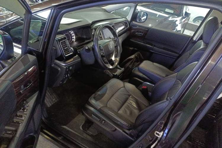 Used Honda Elysion 2016 2.4L Luxury Edition Interior 3