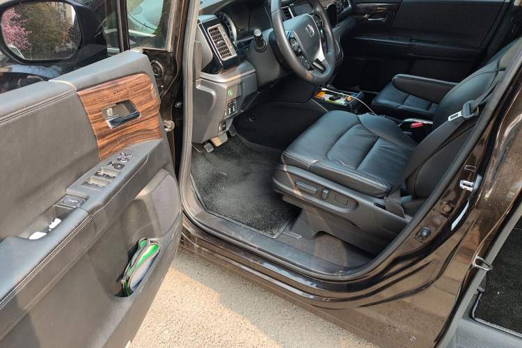 Used Honda Elysion 2016 2.4L Style Edition Interior 3