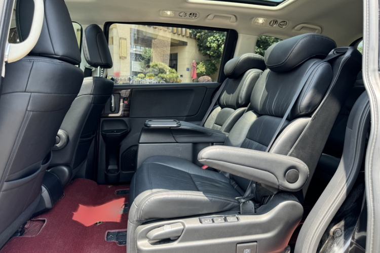 Used Honda Elysion 2016 2.4L Supreme Edition Interior 3