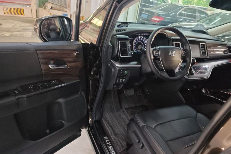 Used Honda Elysion 2016 2.4L Luxury Edition Interior 3