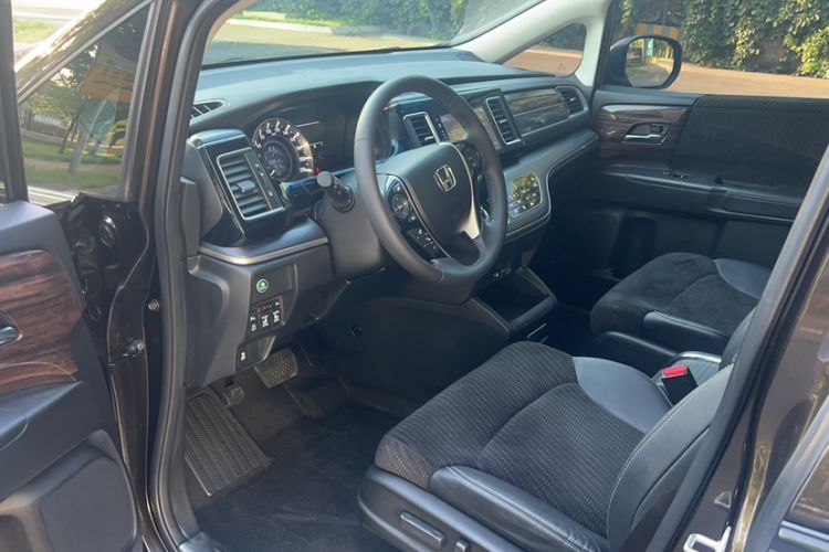 Used Honda Elysion 2016 2.4L Comfort Edition Interior 4