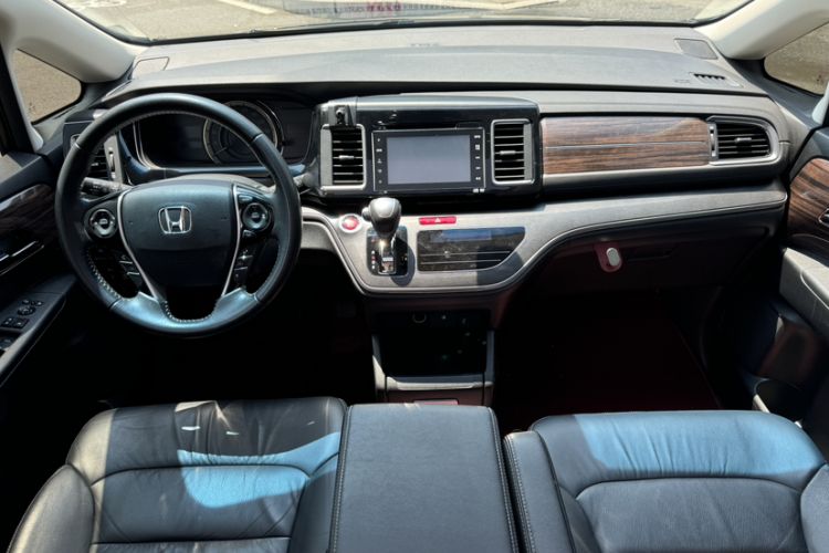 Used Honda Elysion 2016 2.4L Supreme Edition Interior 4