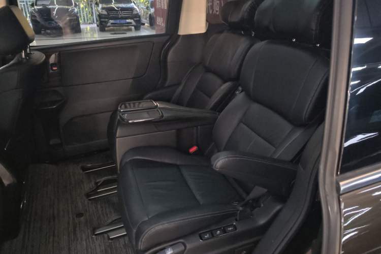 Used Honda Elysion 2016 2.4L Luxury Edition Interior 4