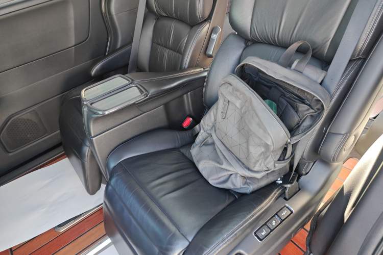 Used Honda Elysion 2016 2.4L Luxury Edition Interior 4