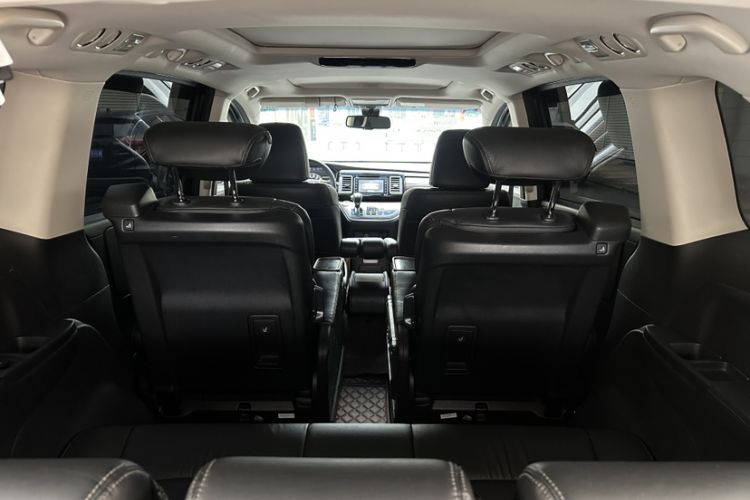Used Honda Elysion 2016 2.4L Supreme Edition Interior 6