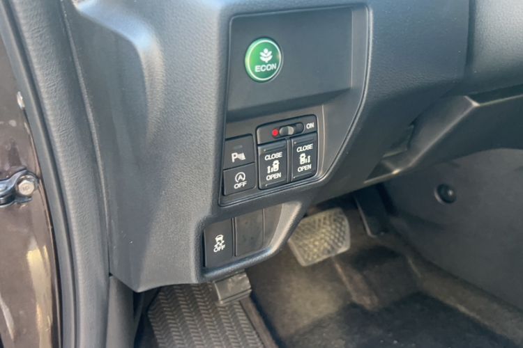 Used Honda Elysion 2016 2.4L Comfort Edition Interior 7