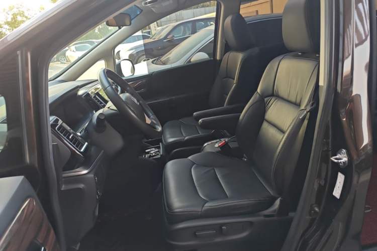 Used Honda Elysion 2016 2.4L Style Edition Left Front Seat
