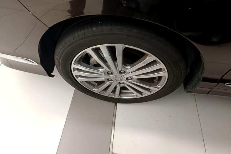 Used Honda Elysion 2016 2.4L Supreme Edition Left Front Wheel Hub