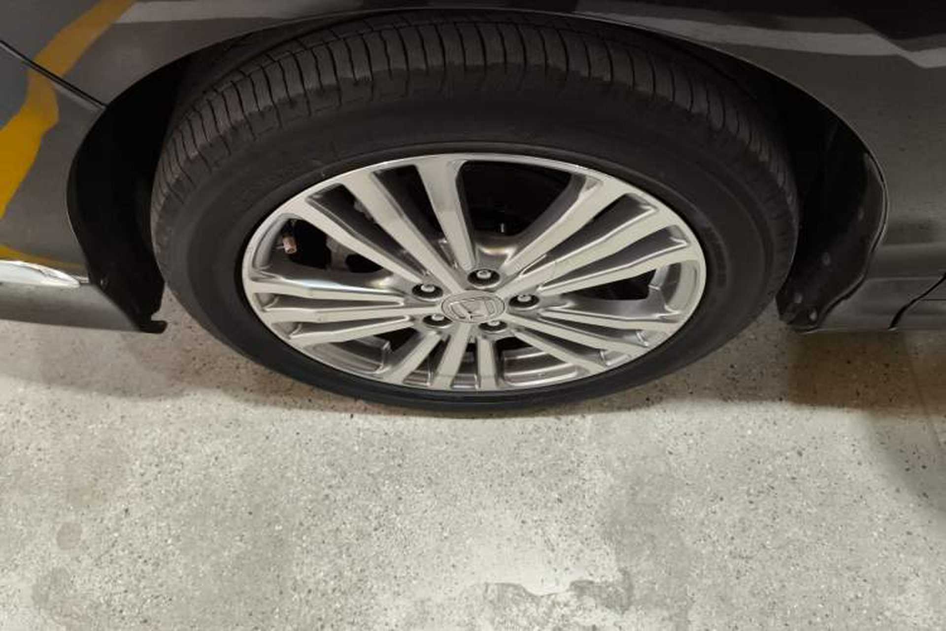 Used Honda Elysion 2016 2.4L Supreme Edition Left Front Wheel Hub