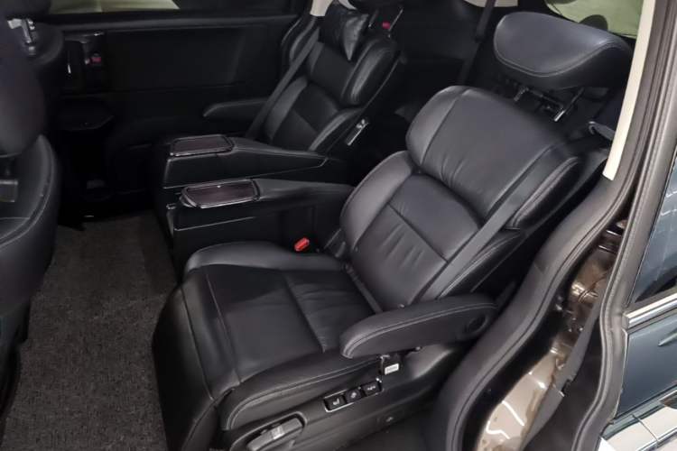 Used Honda Elysion 2016 2.4L Supreme Edition Left Rear Seat