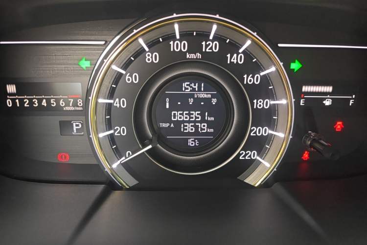 Used Honda Elysion 2016 2.4L Comfort Edition Odometer Close Up