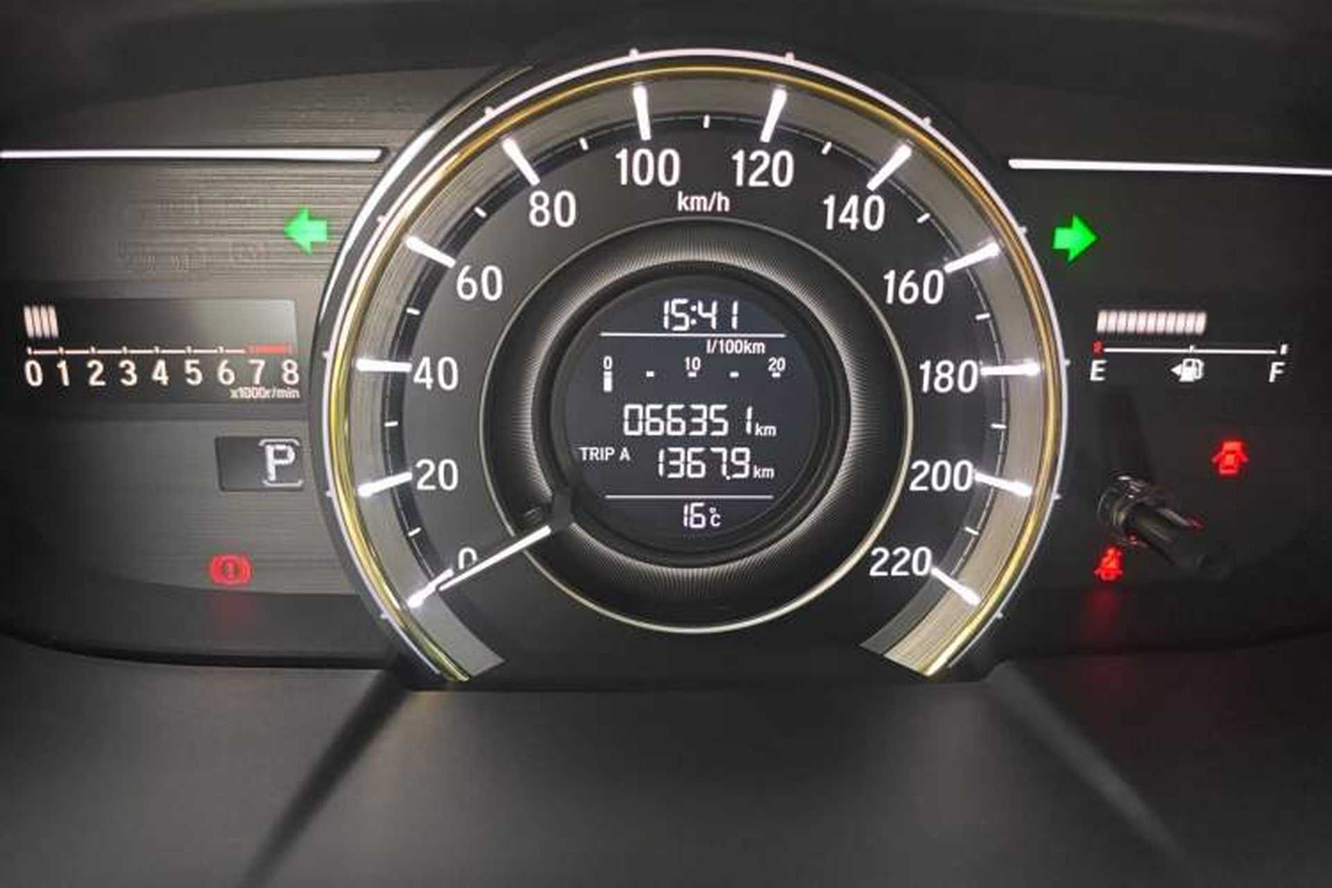 Used Honda Elysion 2016 2.4L Comfort Edition Odometer Close Up