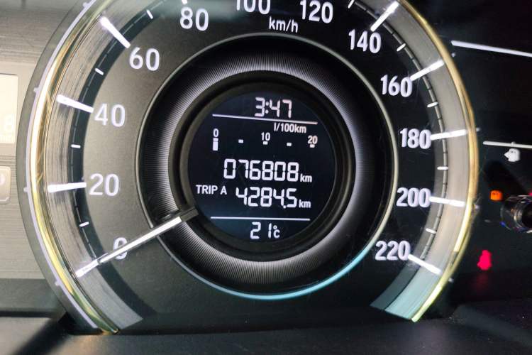 Used Honda Elysion 2016 2.4L Style Edition Odometer Close Up