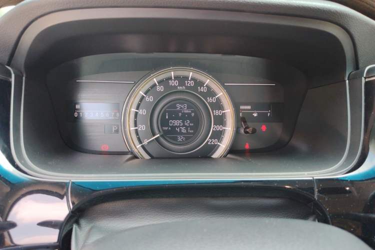 Used Honda Elysion 2016 2.4L Comfort Edition Odometer Close Up
