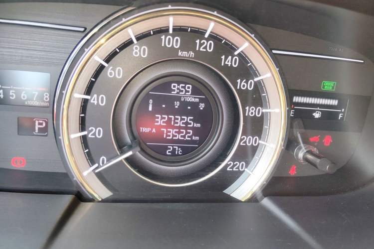 Used Honda Elysion 2016 2.4L Comfort Edition Odometer Close Up