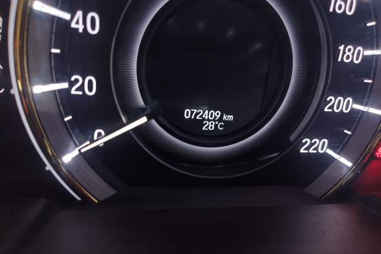 Used Honda Elysion 2016 2.4L Supreme Edition Odometer Close Up