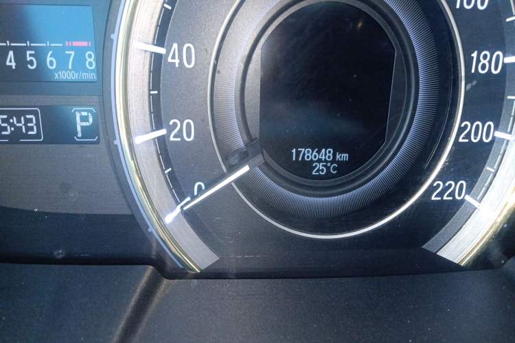Used Honda Elysion 2016 2.4L Luxury Edition Odometer Close Up