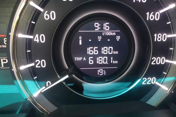 Used Honda Elysion 2016 2.4L Style Edition Odometer Close Up