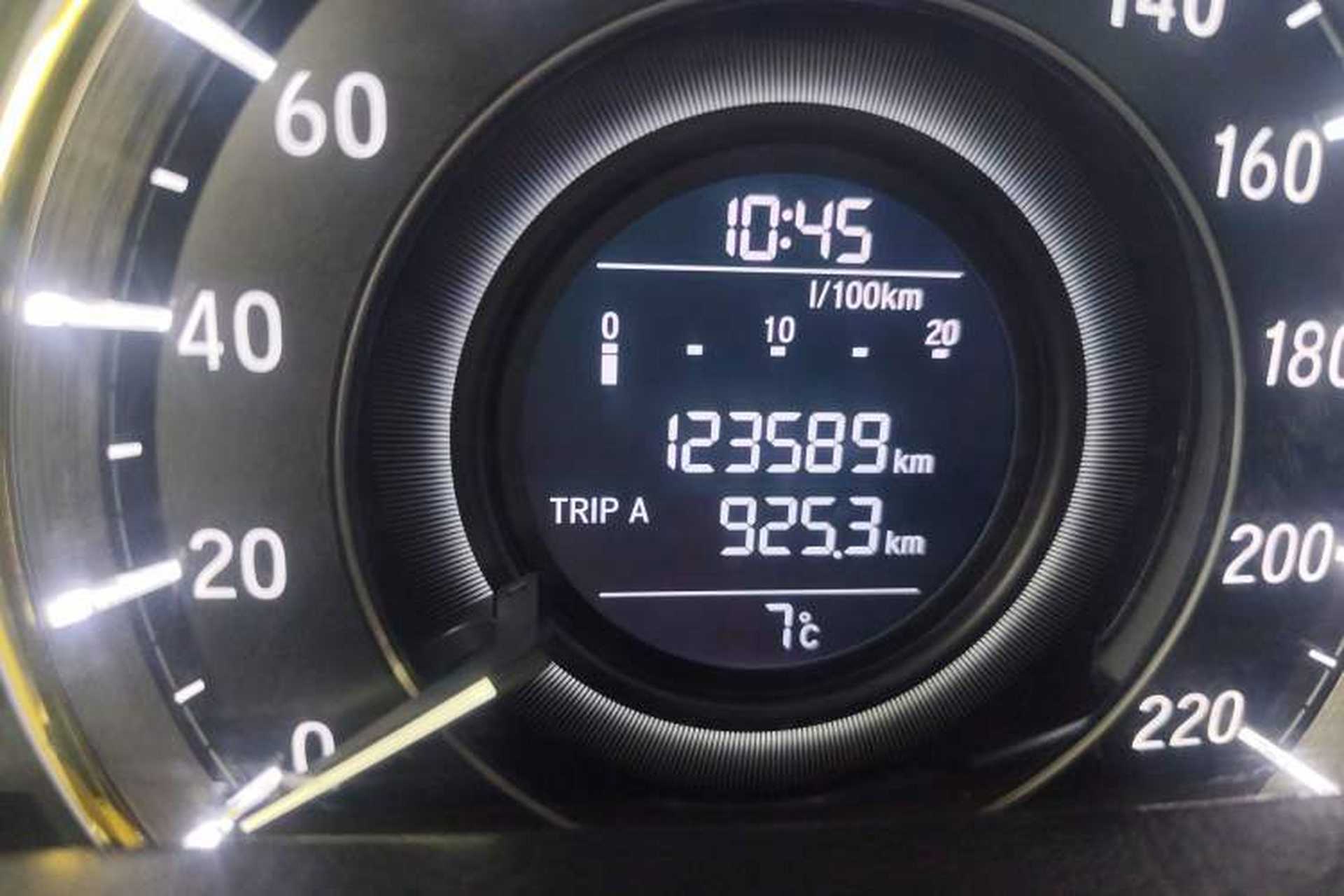 Used Honda Elysion 2016 2.4L Style Edition Odometer Close Up