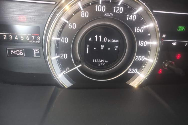 Used Honda Elysion 2016 2.4L Luxury Edition Odometer Close Up