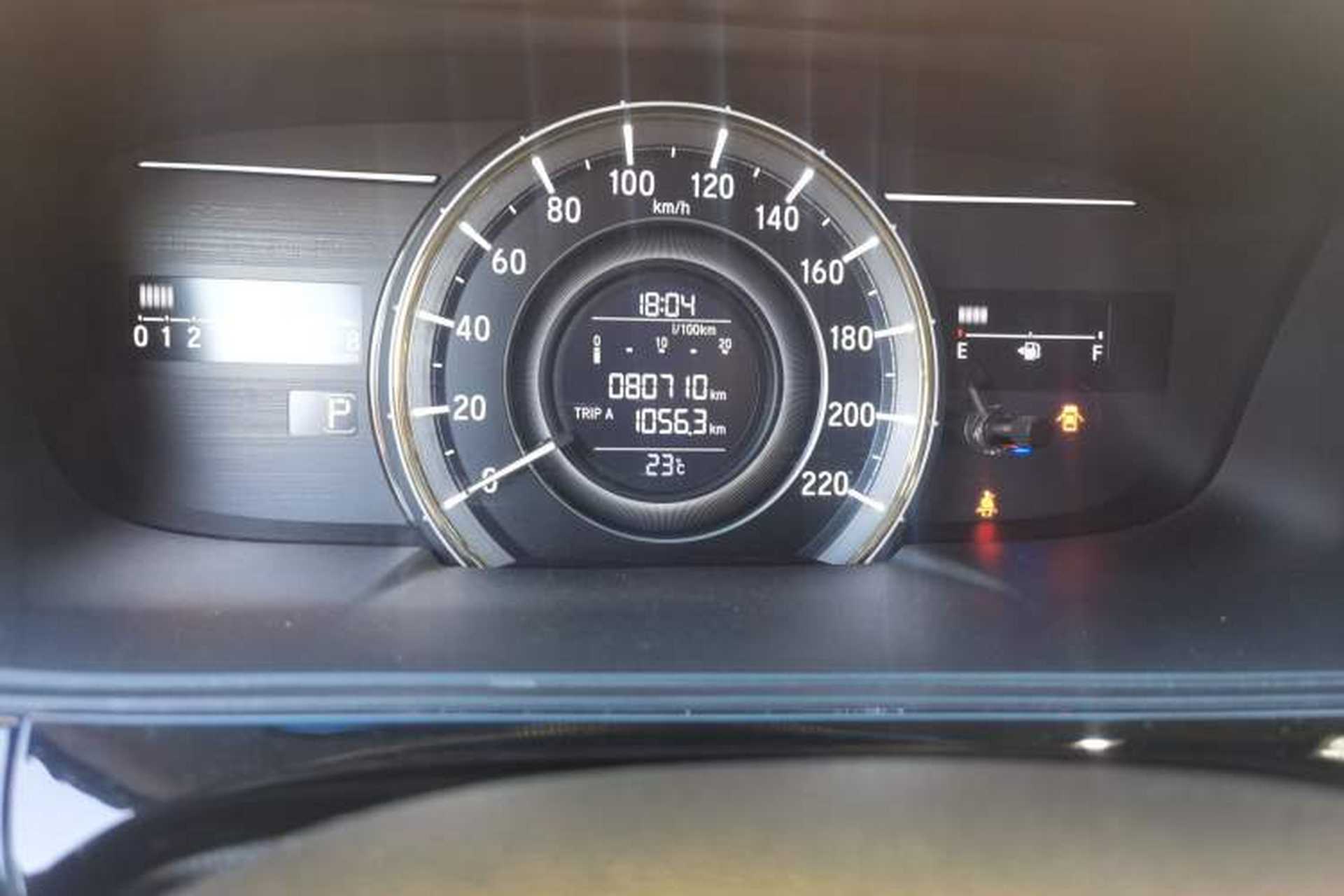 Used Honda Elysion 2016 2.4L Comfort Edition Odometer Close Up