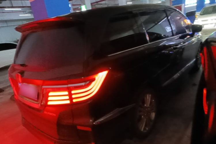 Used Honda Elysion 2016 2.4L Supreme Edition Rear Right 45 Deg