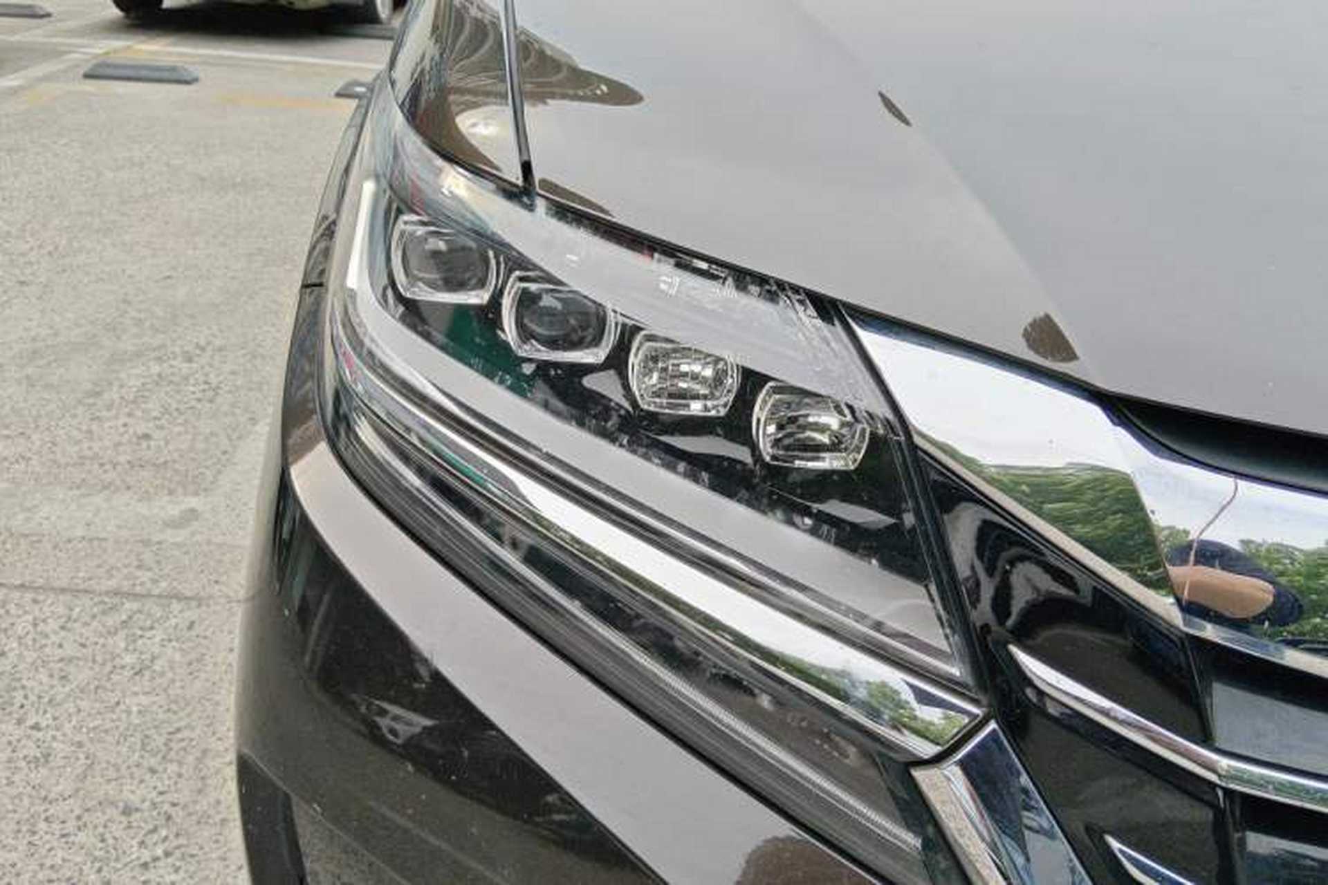 Used Honda Elysion 2016 2.4L Supreme Edition Right Front Headlight